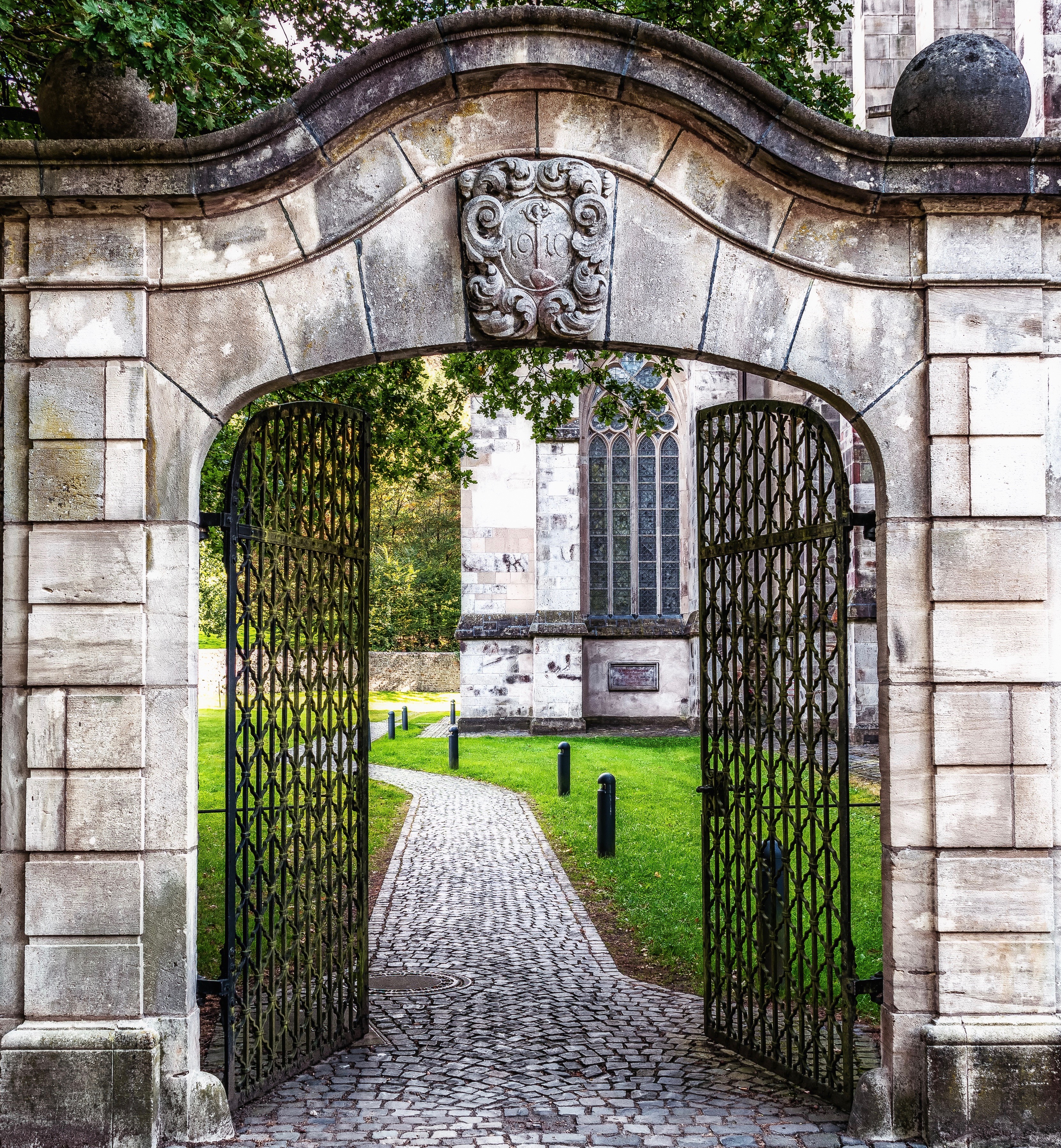 Open Gate (Pixabay) cropped (1)
