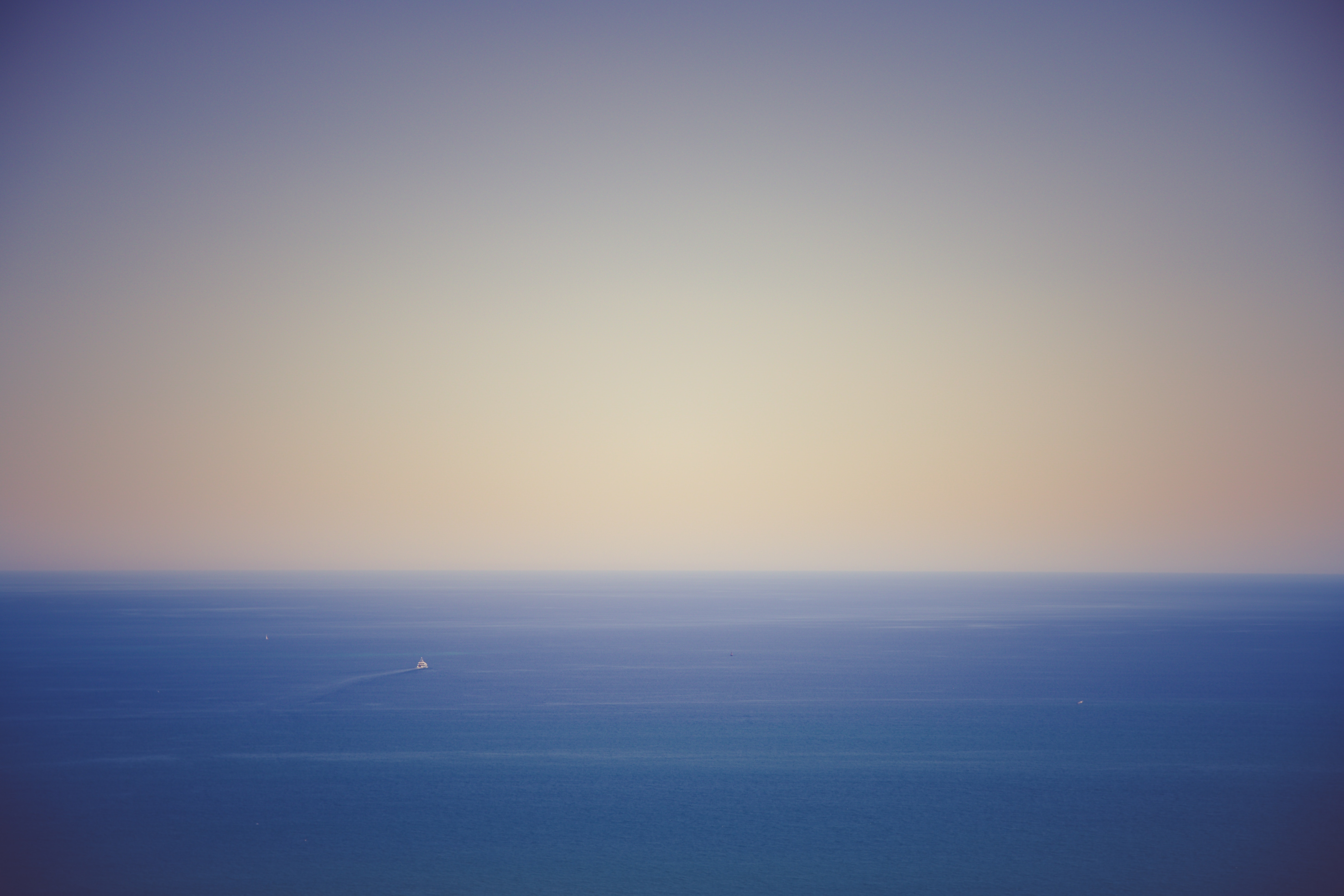 Seascape (Unsplash – chris-lawton)