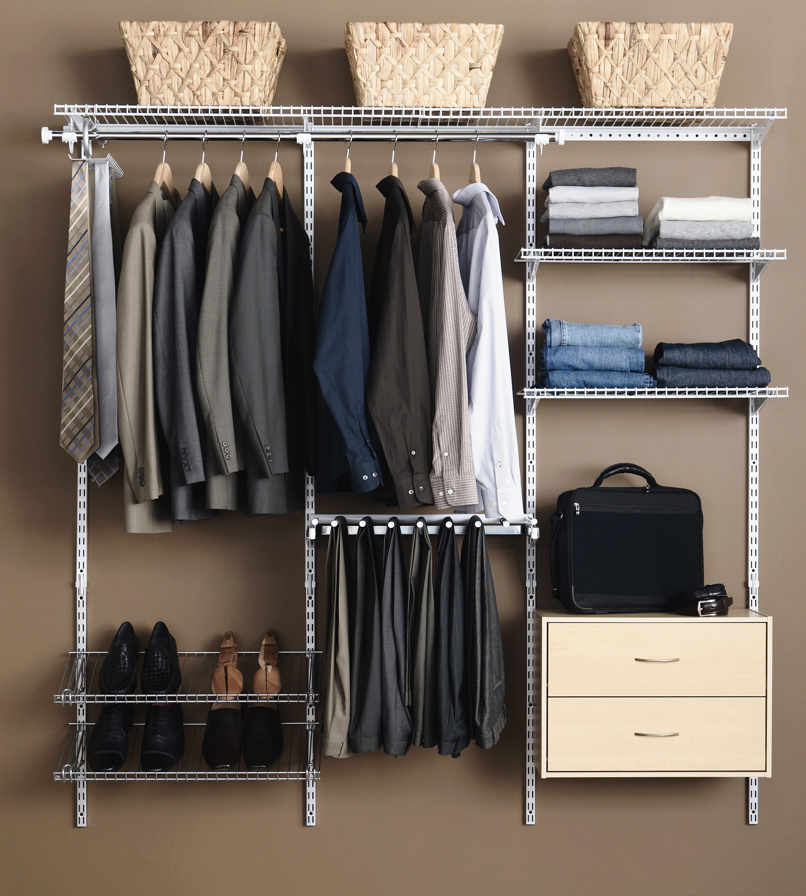 Neat closet (Flickr)