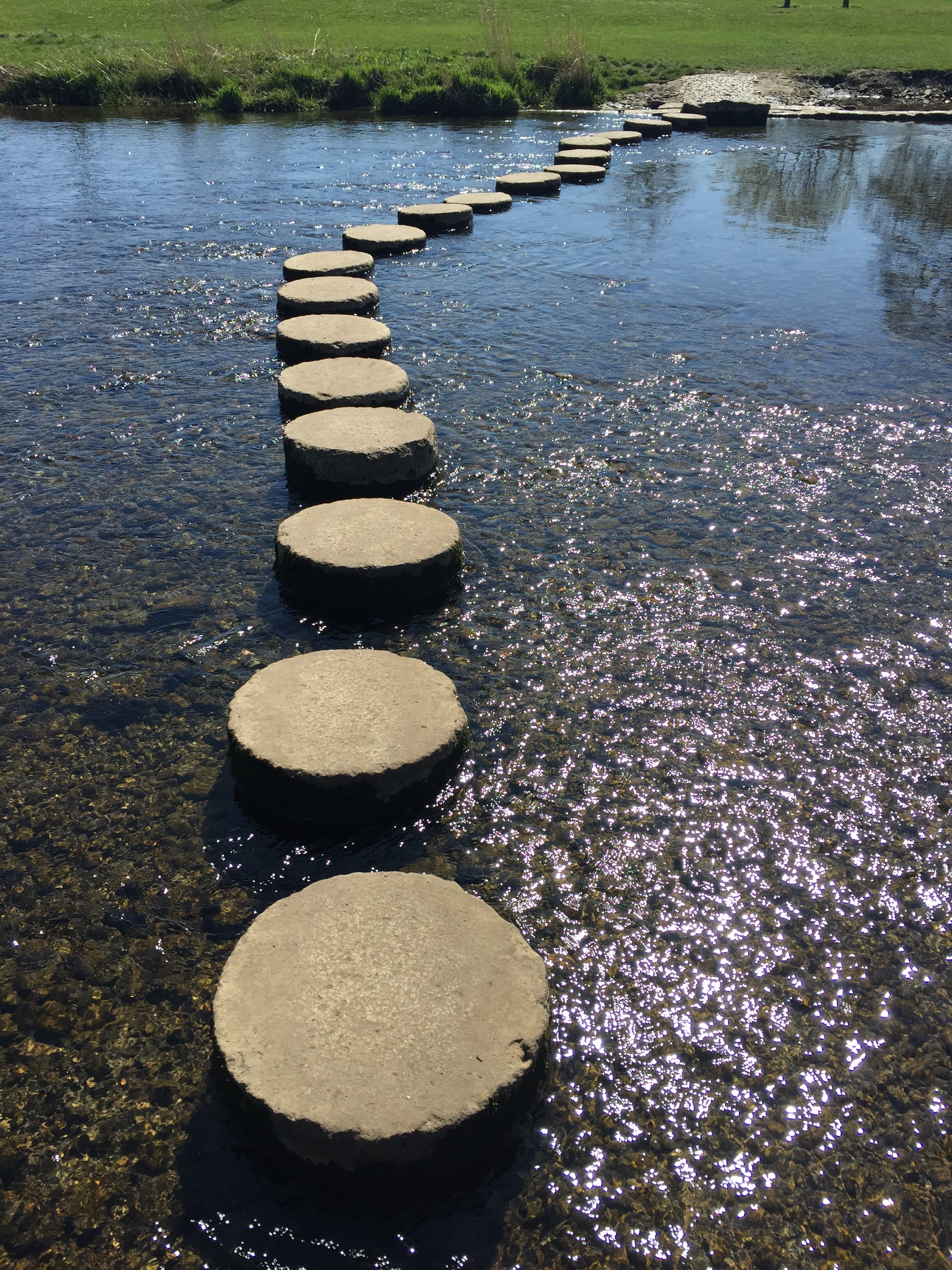 stepping-stones (Pixabay)