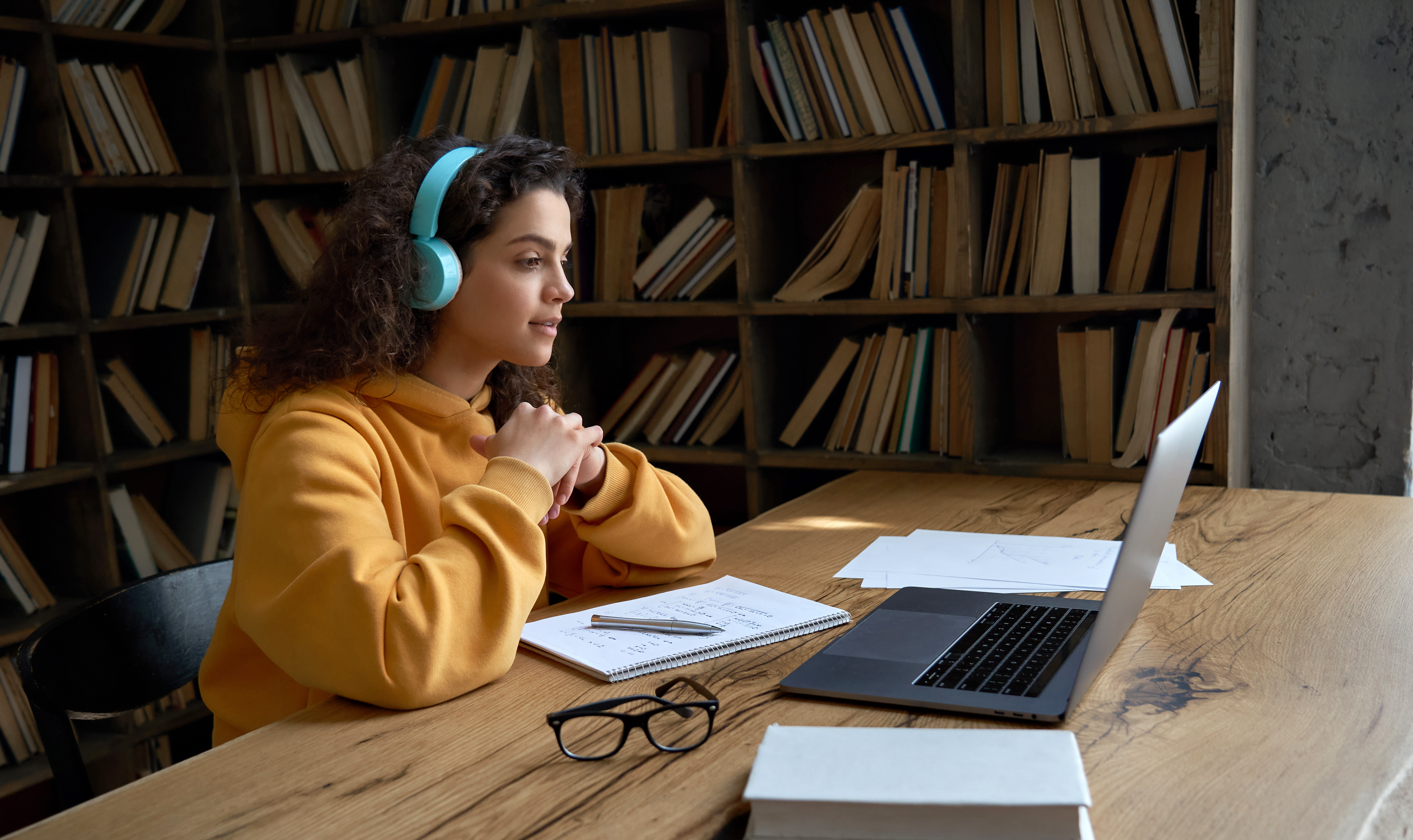 Girl on computer (Shutterstock)